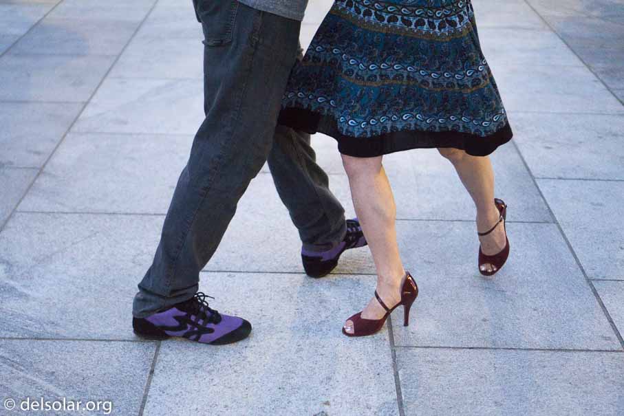 ILCE-6000  --  E 35mm F1.8 OSS -- 1/320 sec at f / 1.8 -- ISO 2500 -- 0 EV -- 