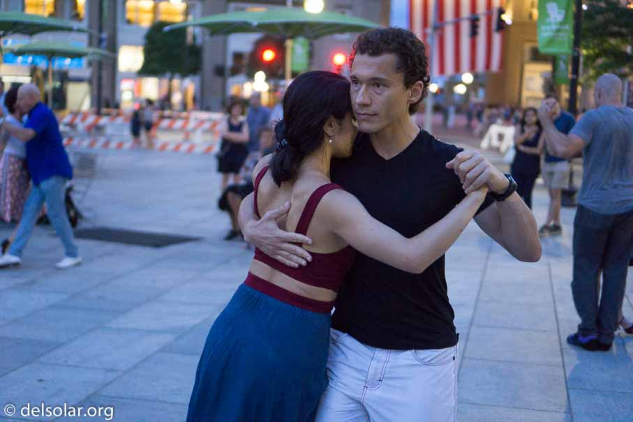 ILCE-6000  --  E 35mm F1.8 OSS -- 1/320 sec at f / 1.8 -- ISO 2500 -- 0 EV -- 