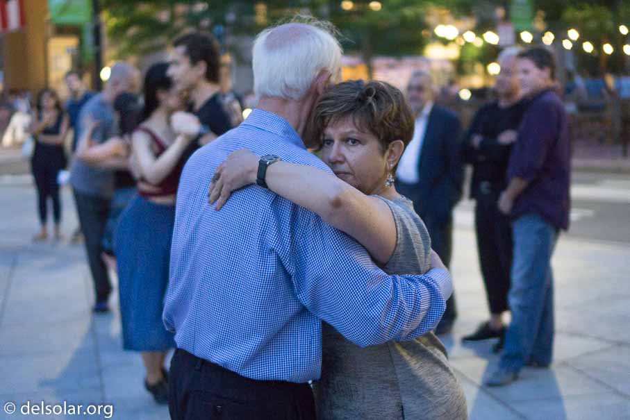 ILCE-6000  --  E 35mm F1.8 OSS -- 1/320 sec at f / 1.8 -- ISO 2500 -- 0 EV -- 