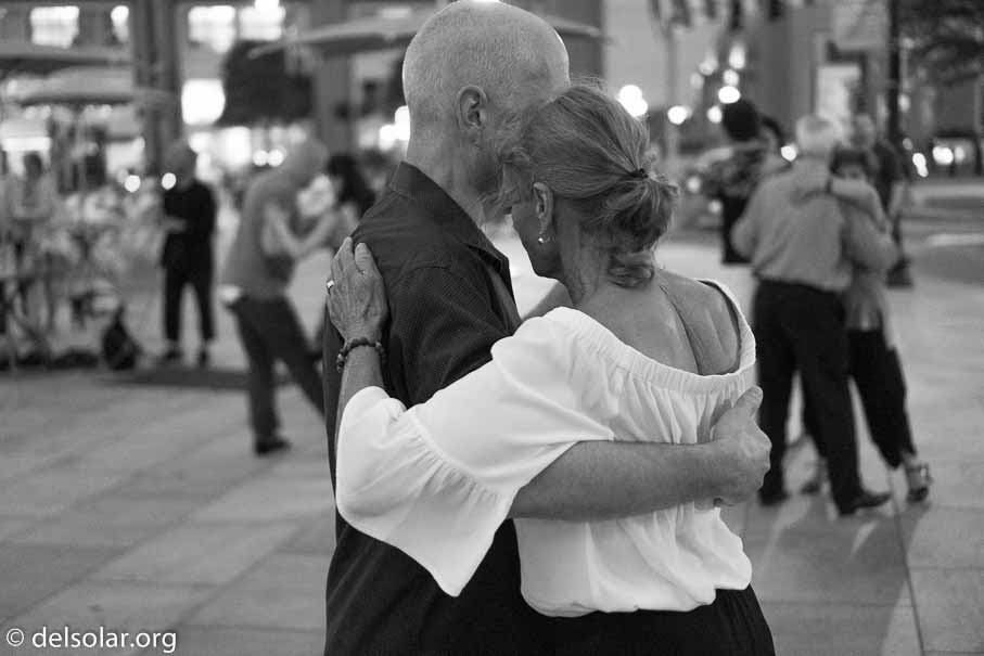 ILCE-6000  --  E 35mm F1.8 OSS -- 1/320 sec at f / 1.8 -- ISO 2500 -- 0 EV -- 