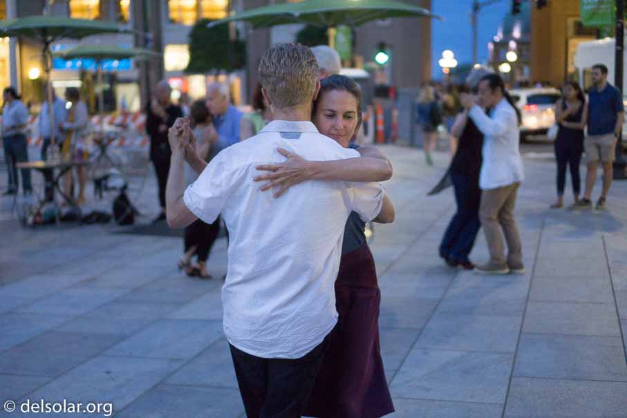 ILCE-6000  --  E 35mm F1.8 OSS -- 1/320 sec at f / 1.8 -- ISO 2500 -- 0 EV -- 