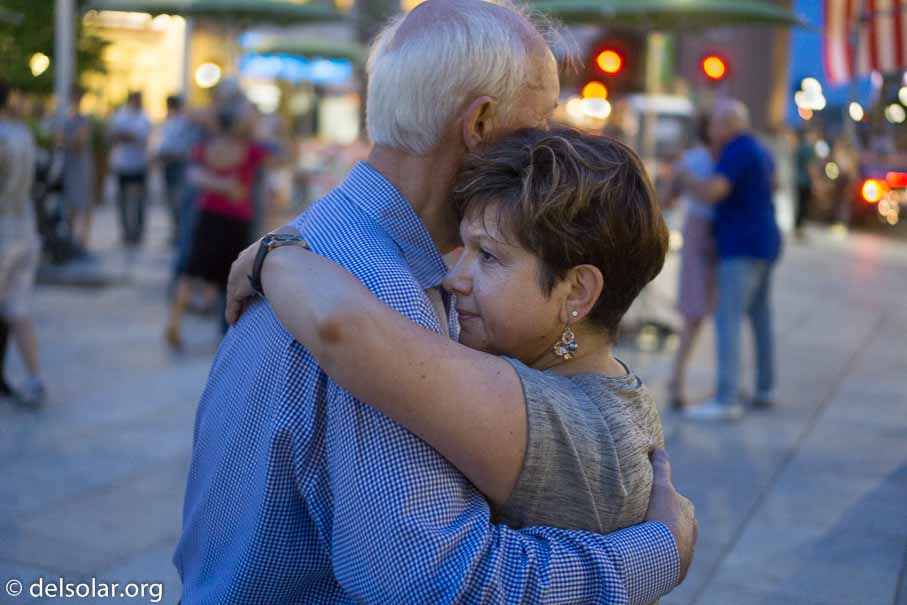 ILCE-6000  --  E 35mm F1.8 OSS -- 1/125 sec at f / 1.8 -- ISO 2500 -- 0 EV -- 