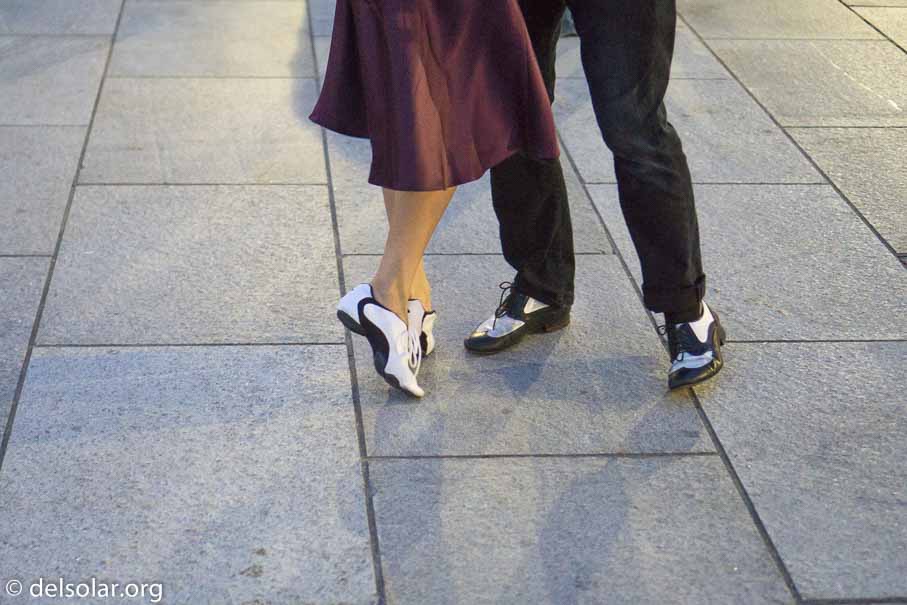 ILCE-6000  --  E 35mm F1.8 OSS -- 1/125 sec at f / 1.8 -- ISO 2500 -- 0 EV -- 