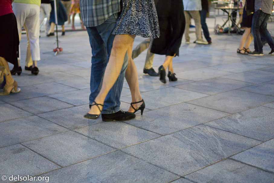 ILCE-6000  --  E 35mm F1.8 OSS -- 1/125 sec at f / 1.8 -- ISO 2500 -- 0 EV -- 