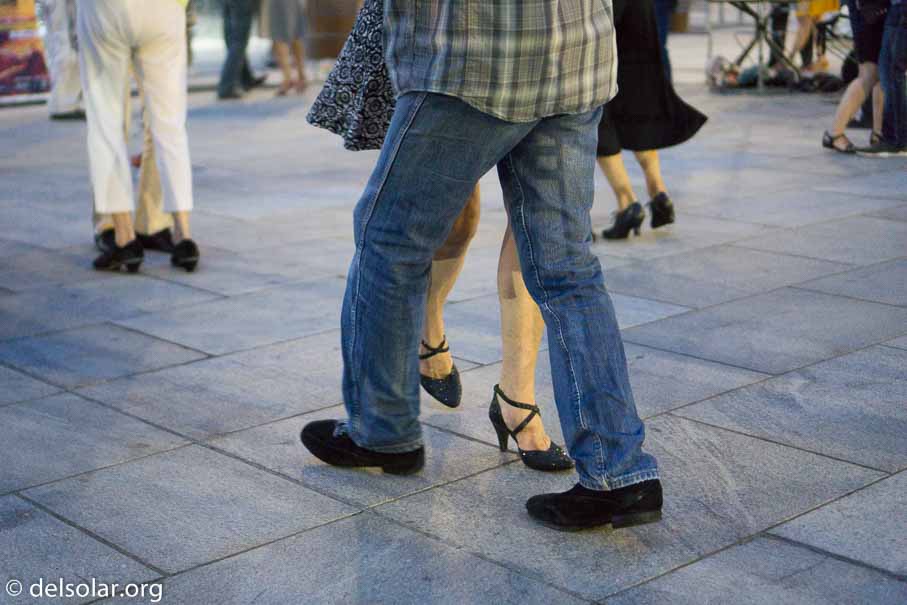 ILCE-6000  --  E 35mm F1.8 OSS -- 1/125 sec at f / 1.8 -- ISO 2500 -- 0 EV -- 