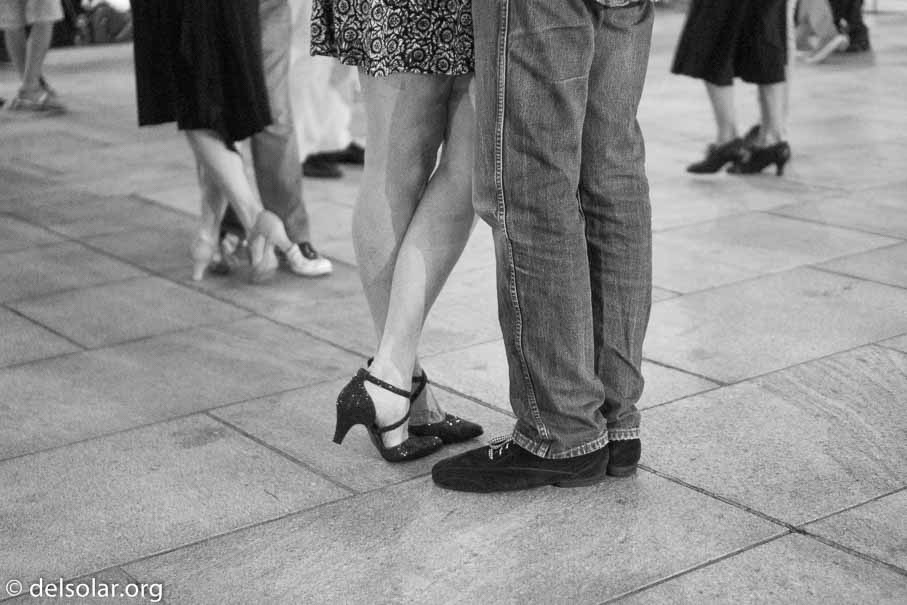 ILCE-6000  --  E 35mm F1.8 OSS -- 1/125 sec at f / 1.8 -- ISO 2500 -- 0 EV -- 