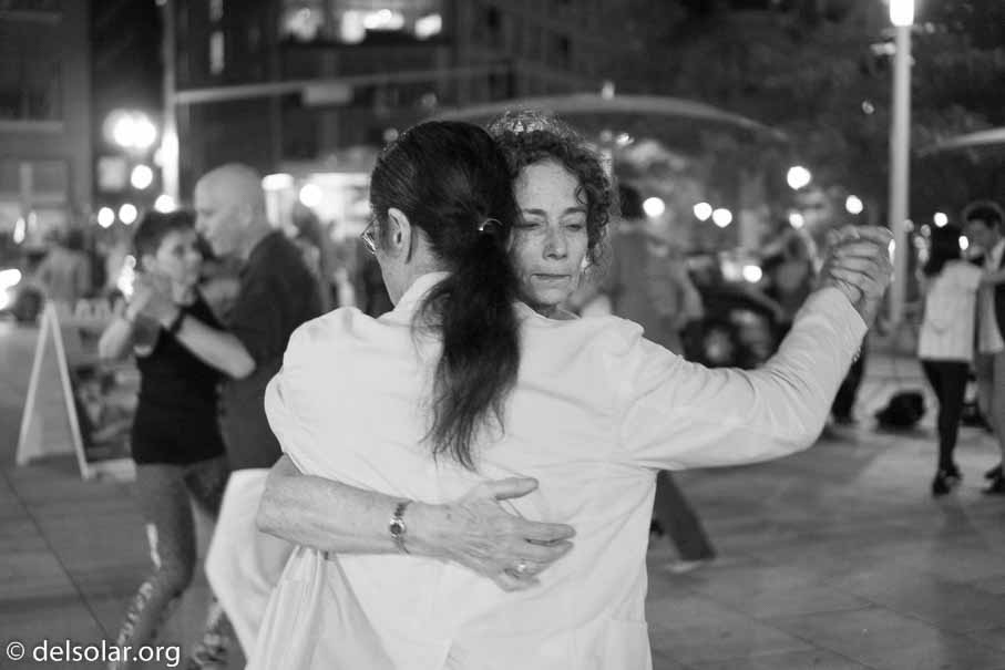 ILCE-6000  --  E 35mm F1.8 OSS -- 1/80 sec at f / 1.8 -- ISO 3200 -- 0 EV -- 