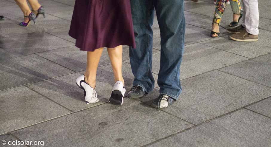 ILCE-6000  --  E 35mm F1.8 OSS -- 1/80 sec at f / 1.8 -- ISO 3200 -- 0 EV -- 