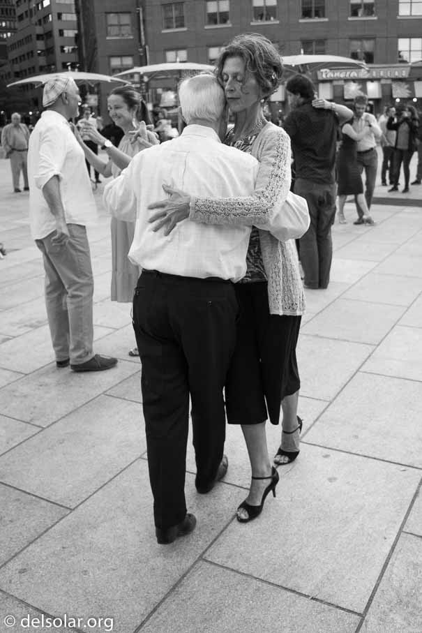 ILCE-6000  --  E 20mm F2.8 -- 1/320 sec at f / 3.2 -- ISO 800 -- 0 EV -- 