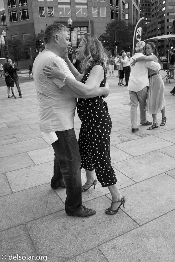 ILCE-6000  --  E 20mm F2.8 -- 1/320 sec at f / 3.2 -- ISO 800 -- 0 EV -- 