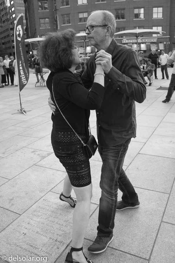 ILCE-6000  --  E 20mm F2.8 -- 1/320 sec at f / 3.2 -- ISO 800 -- 0 EV -- 