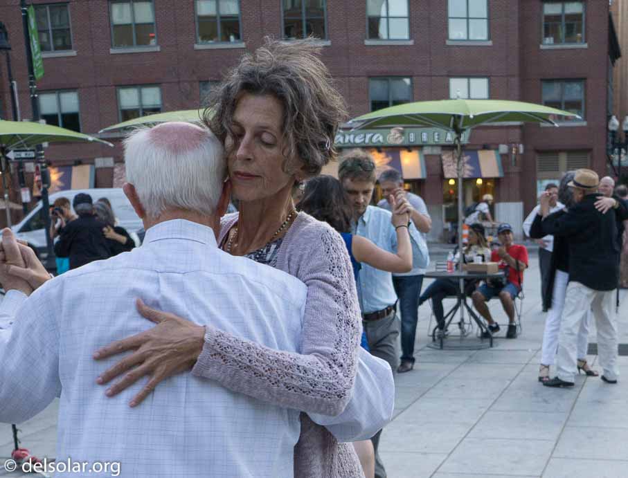 ILCE-6000  --  E 20mm F2.8 -- 1/320 sec at f / 3.2 -- ISO 800 -- 0 EV -- 