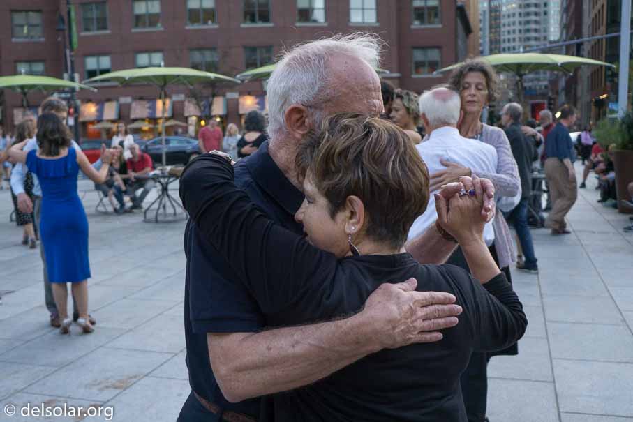 ILCE-6000  --  E 20mm F2.8 -- 1/320 sec at f / 3.2 -- ISO 800 -- 0 EV -- 