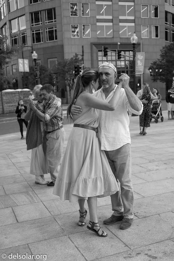 ILCE-6000  --  E 20mm F2.8 -- 1/320 sec at f / 3.2 -- ISO 800 -- 0 EV -- 