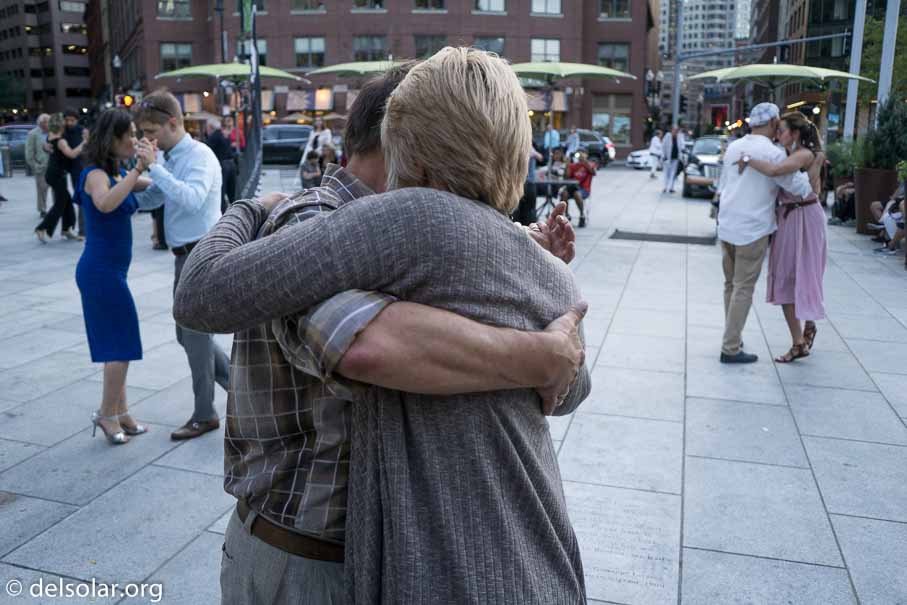 ILCE-6000  --  E 20mm F2.8 -- 1/320 sec at f / 3.2 -- ISO 800 -- 0 EV -- 