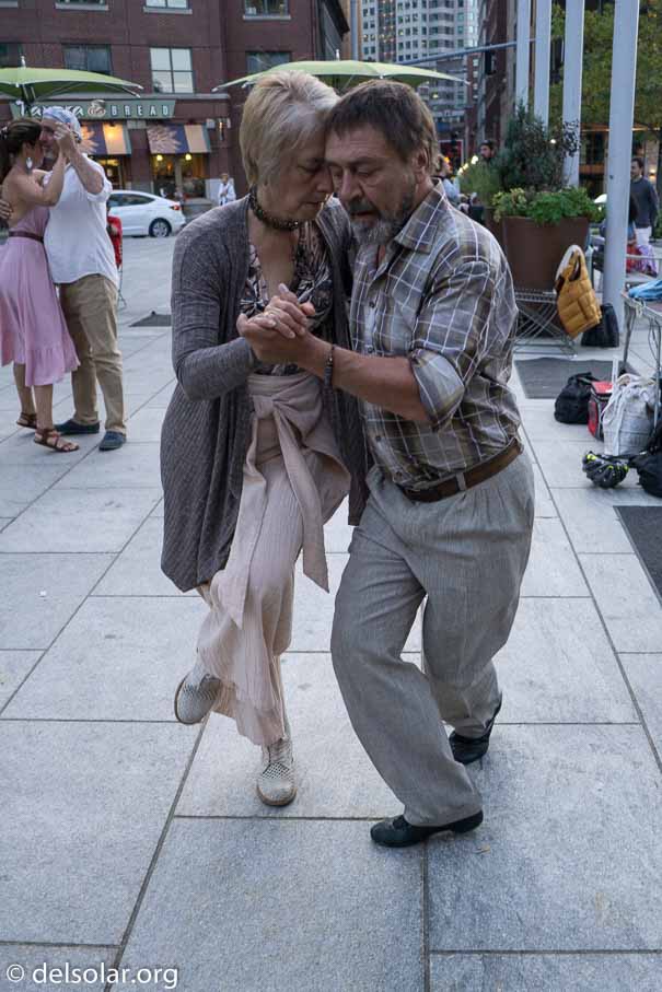 ILCE-6000  --  E 20mm F2.8 -- 1/320 sec at f / 3.2 -- ISO 800 -- 0 EV -- 