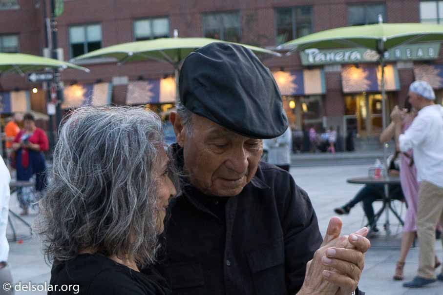 ILCE-6000  --  E 20mm F2.8 -- 1/320 sec at f / 3.2 -- ISO 800 -- 0 EV -- 