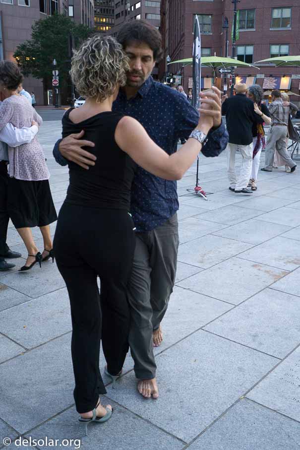 ILCE-6000  --  E 20mm F2.8 -- 1/320 sec at f / 3.2 -- ISO 800 -- 0 EV -- 