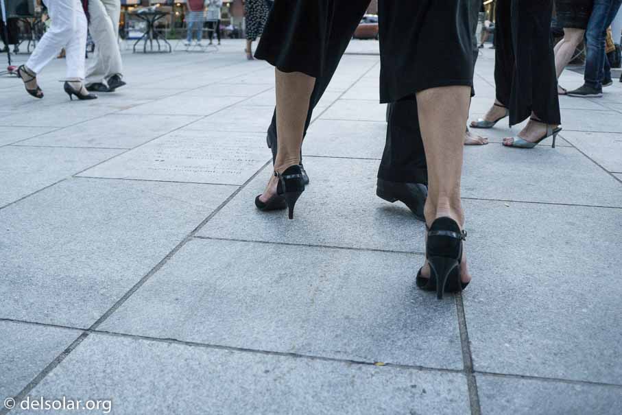 ILCE-6000  --  E 20mm F2.8 -- 1/320 sec at f / 3.2 -- ISO 800 -- 0 EV -- 