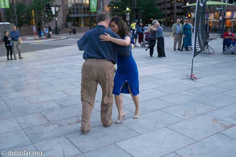 ILCE-6000  --  E 20mm F2.8 -- 1/320 sec at f / 3.2 -- ISO 800 -- 0 EV -- 