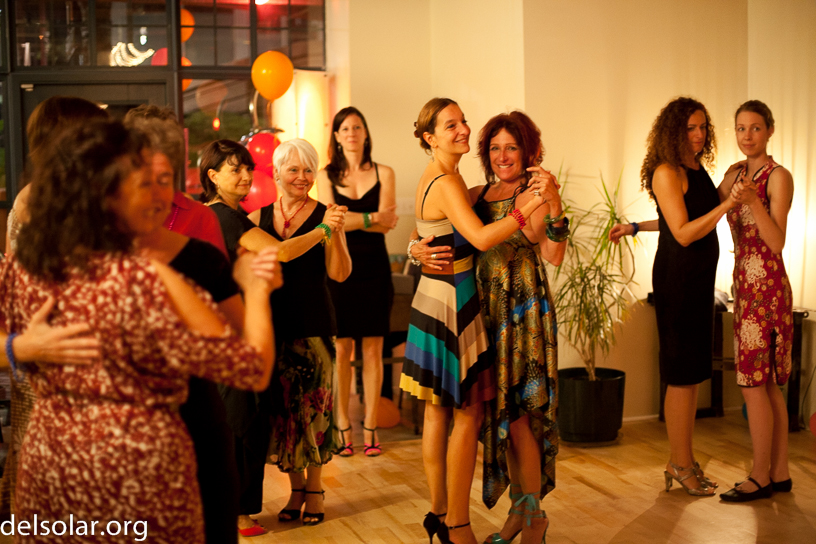 Canon EOS 5D Mark II - EF50mm f/1.4 USM