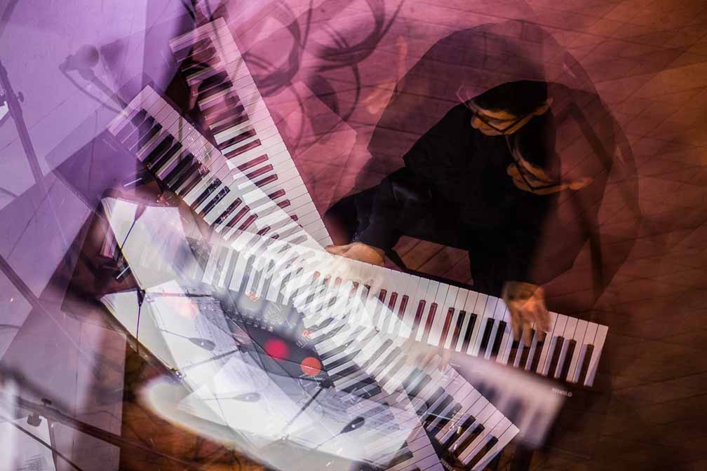 Canon EOS 5D Mark III  --  EF85mm f/1.8 USM -- 1/80 sec at f / 2.0 -- ISO 6400 -- 1/3 EV -- 