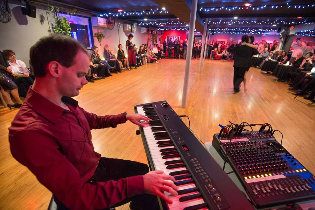 Canon EOS 5D Mark III  --  EF16-35mm f/4L IS USM -- 1/40 sec at f / 4.0 -- ISO 6400 -- 0 EV -- 