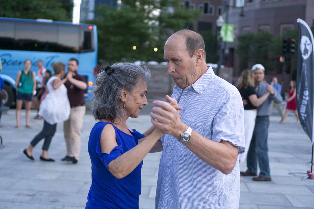 ILCE-6000  --  E 35mm F1.8 OSS -- 1/1250 sec at f / 2.0 -- ISO 640 -- 0 EV -- 