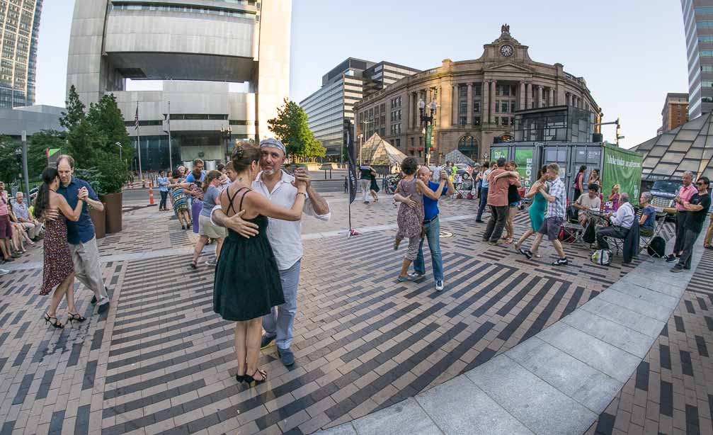 ILCE-6000  --  ---- -- 1/250 sec -- ISO 400 -- 0 EV -- 