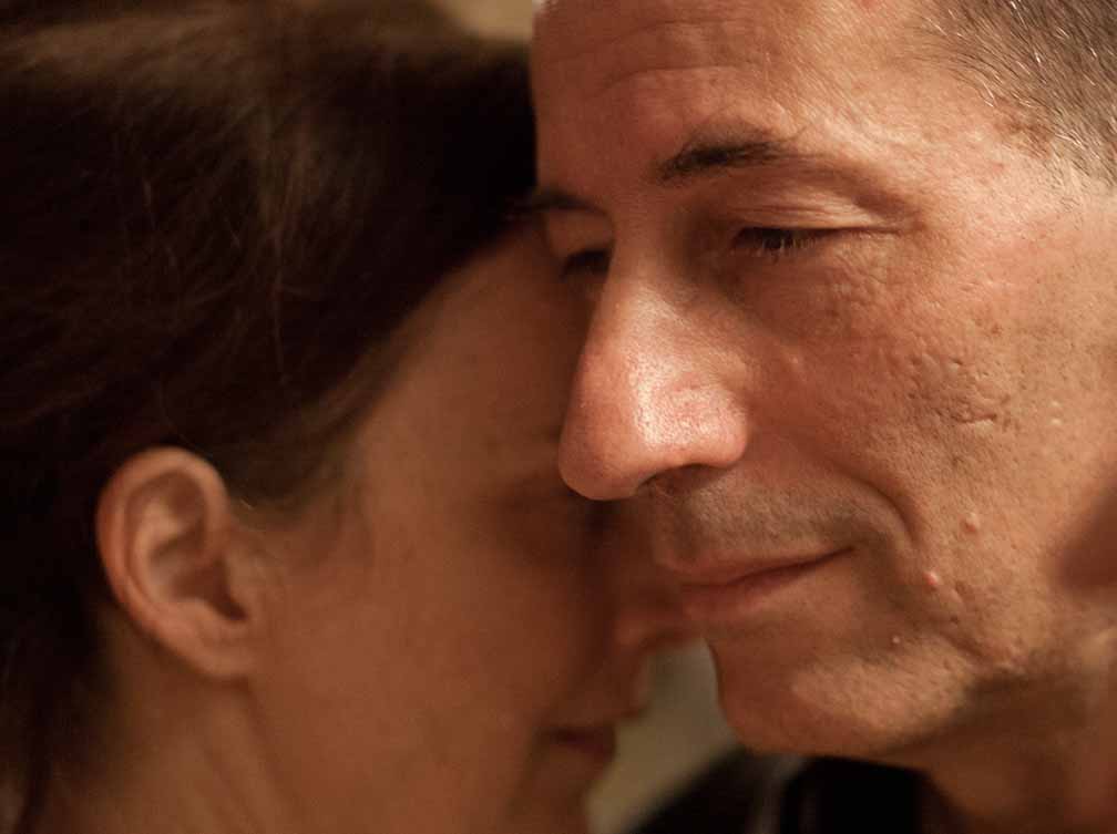 Canon EOS 5D Mark II  --  EF85mm f/1.8 USM -- 1/100 sec at f / 1.8 -- ISO 3200 -- 0 EV -- 