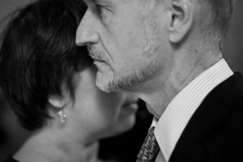 Canon EOS 5D Mark II  --  EF85mm f/1.8 USM -- 1/100 sec at f / 1.8 -- ISO 3200 -- 0 EV -- 