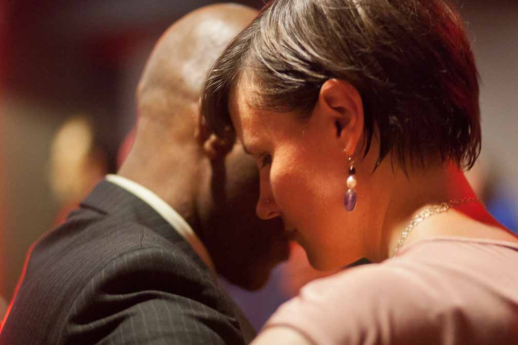 Canon EOS 5D Mark II  --  EF85mm f/1.8 USM -- 1/60 sec at f / 1.8 -- ISO 6400 -- 0 EV -- 