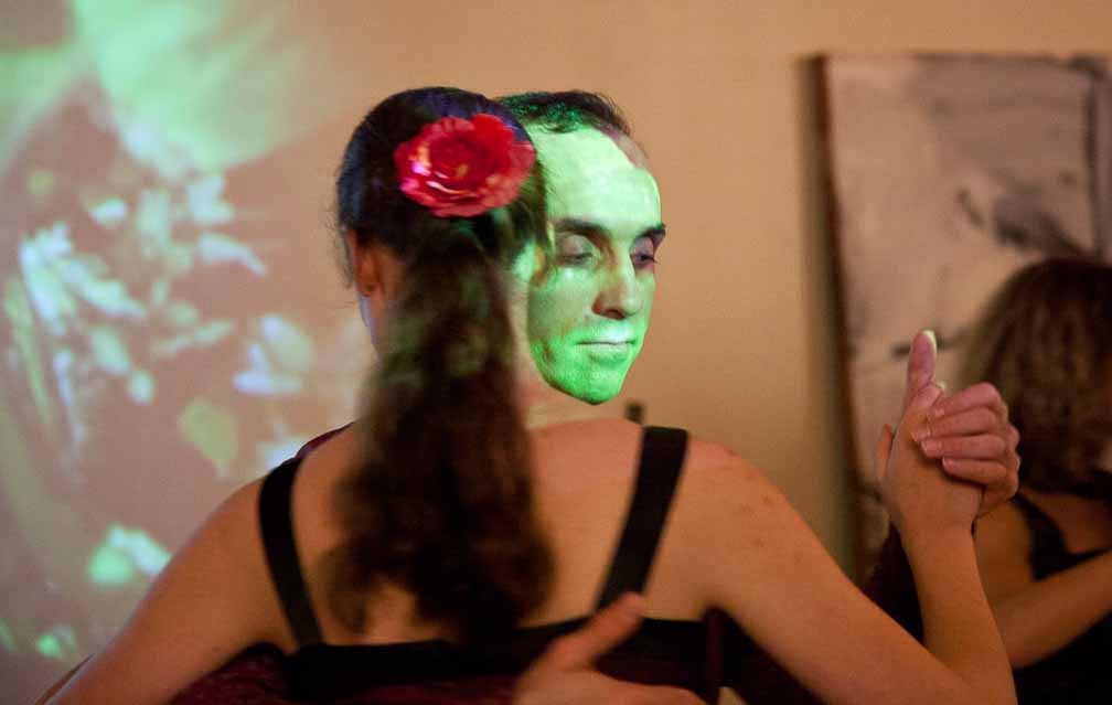 Canon EOS 5D Mark II  --  EF24-105mm f/4L IS USM -- 1/25 sec at f / 4.5 -- ISO 6400 -- 0 EV -- 