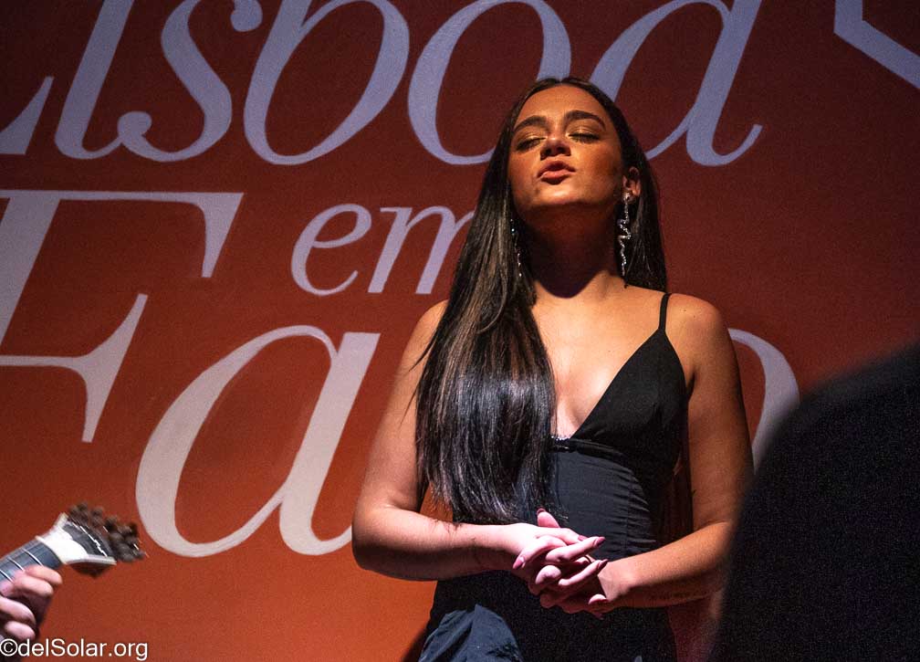 ILCE-7RM4  --  18-50mm F2.8 DC DN | Contemporary 021 -- 1/30 sec at f / 3.2 -- ISO 2000 -- 0 EV -- 